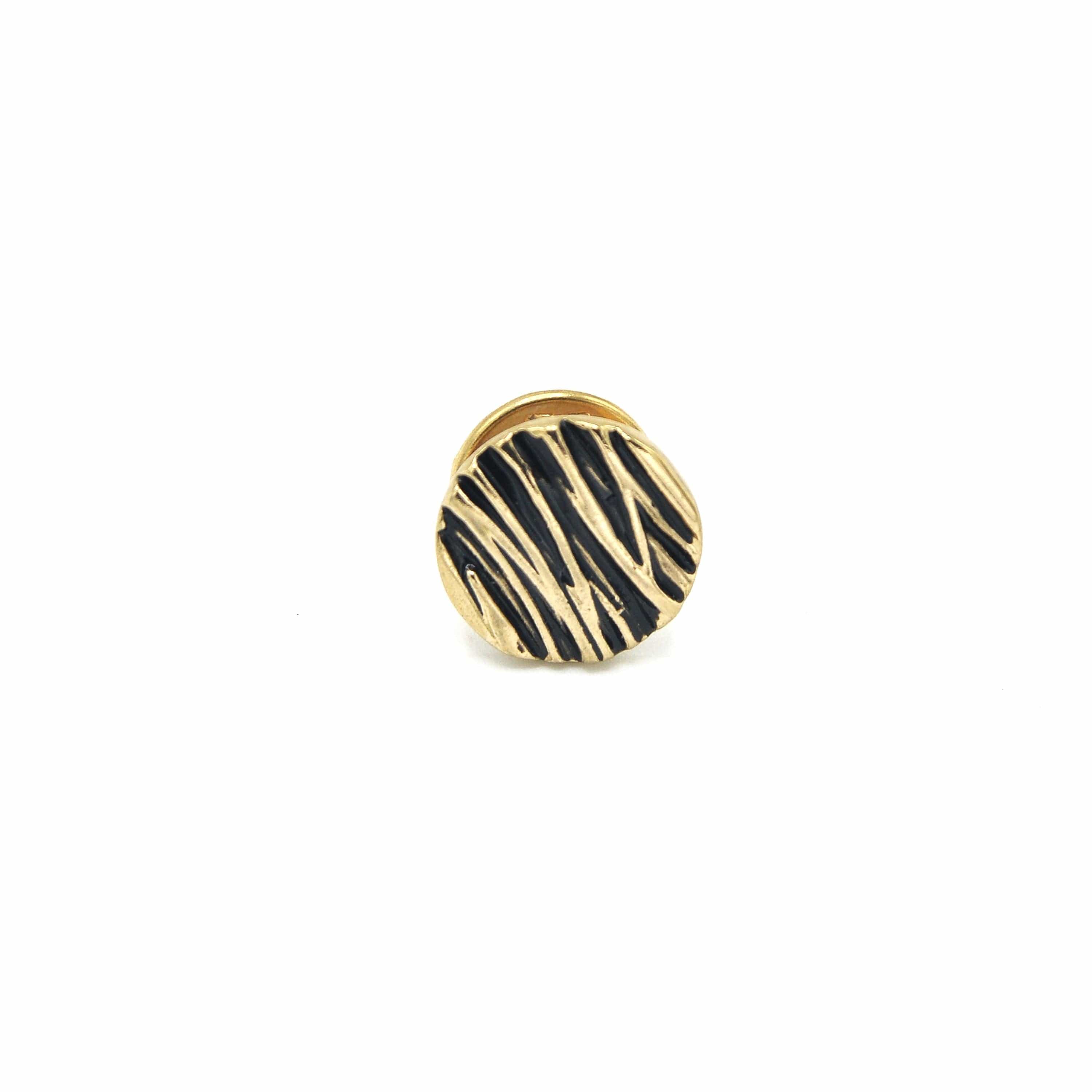 STUNNING CREST BROOCH