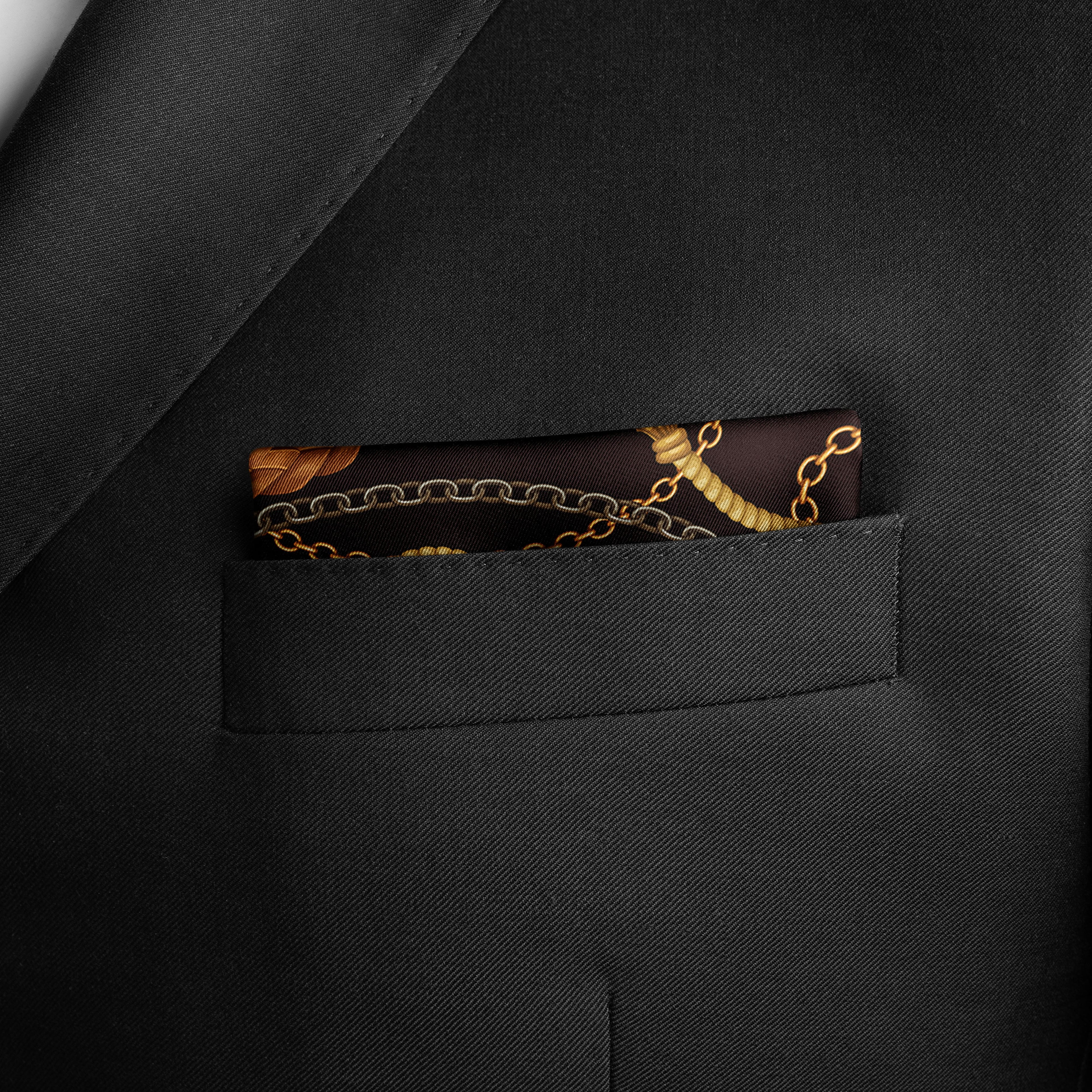 SEAMLESS CHAIN PATTERN SILK POCKET SQUARE