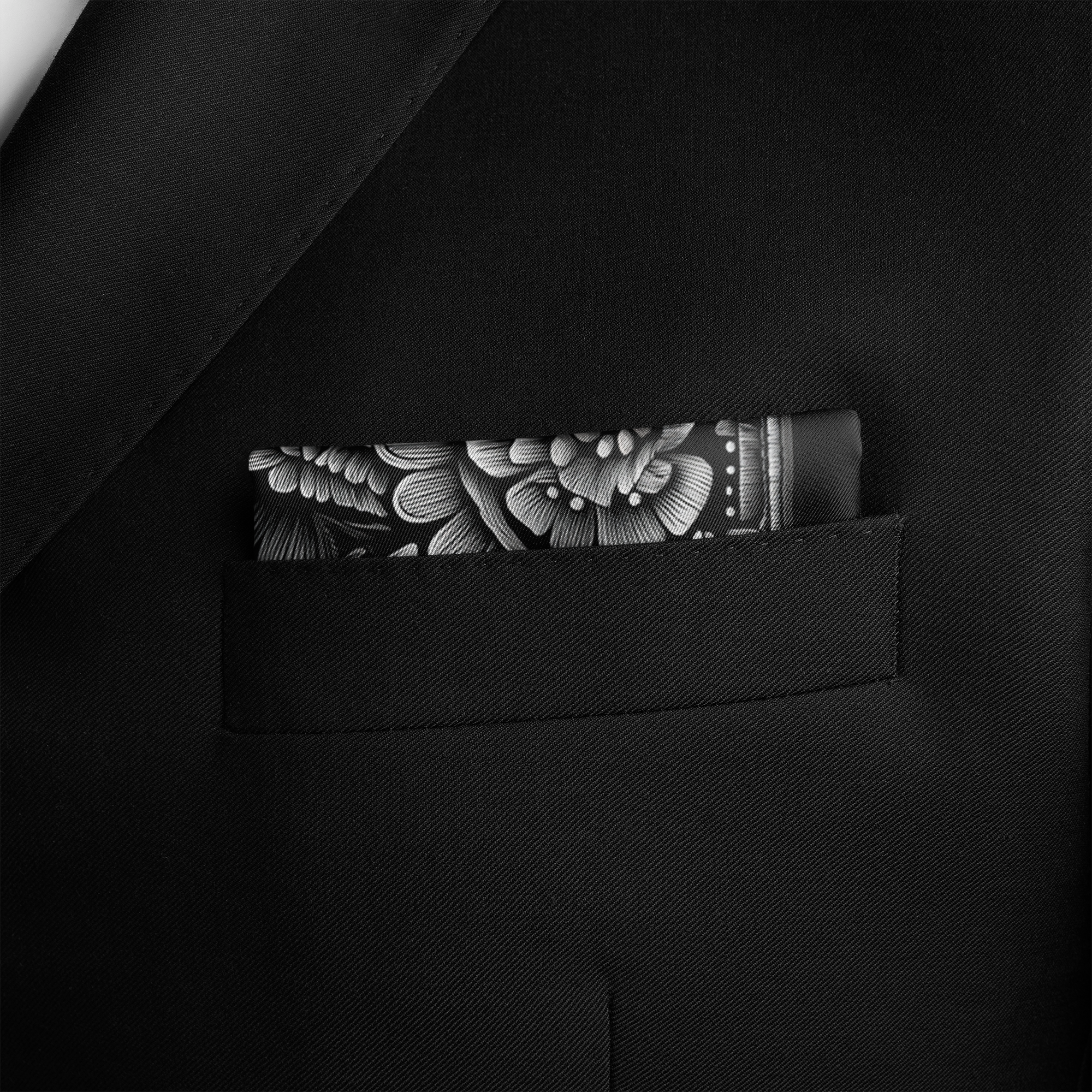 NOIR SILK POCKET SQUARE